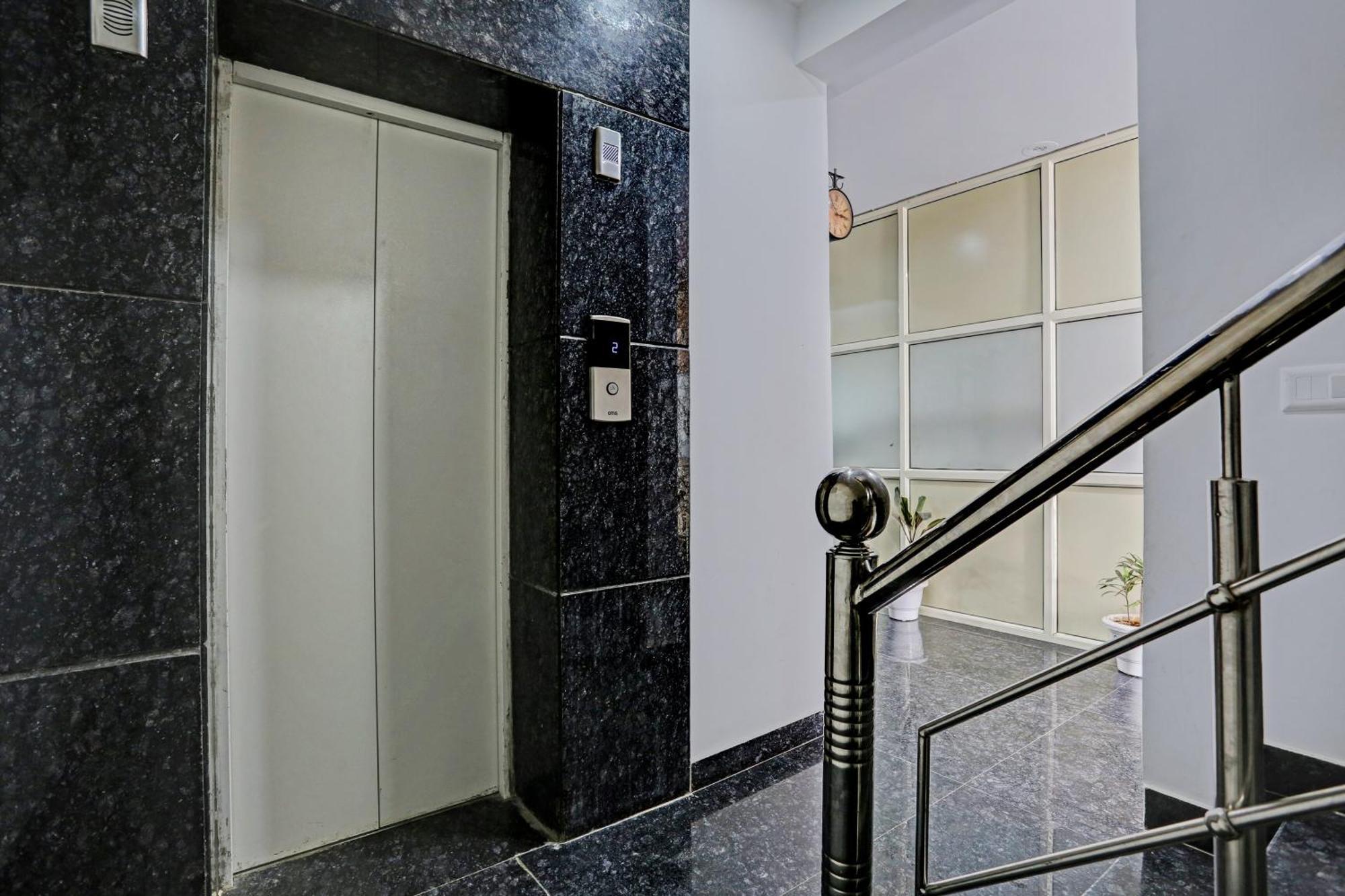 Hotel O Vikrant Residency Gurgaon Exterior foto