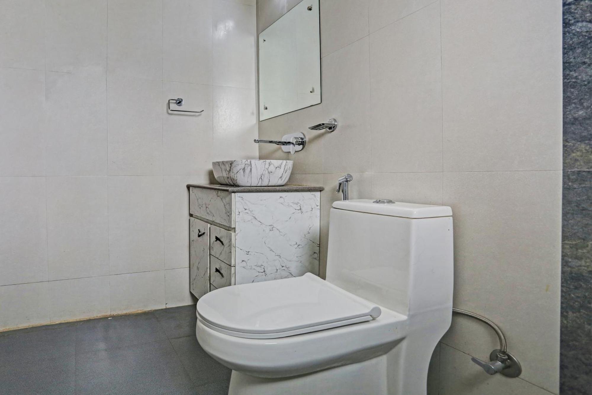 Hotel O Vikrant Residency Gurgaon Exterior foto